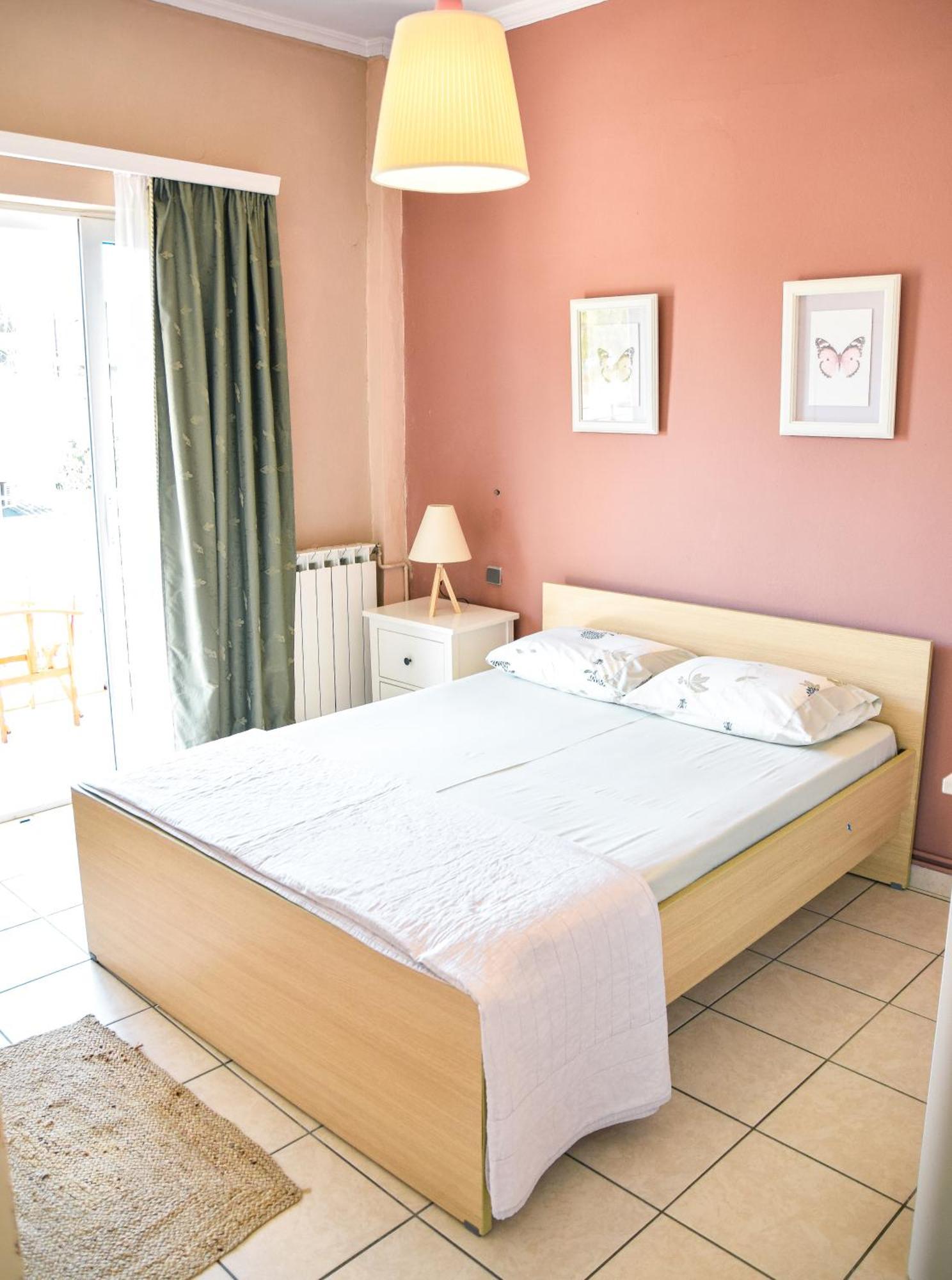 Spacious & Bright Flat With Balcony Lavrion Exterior photo