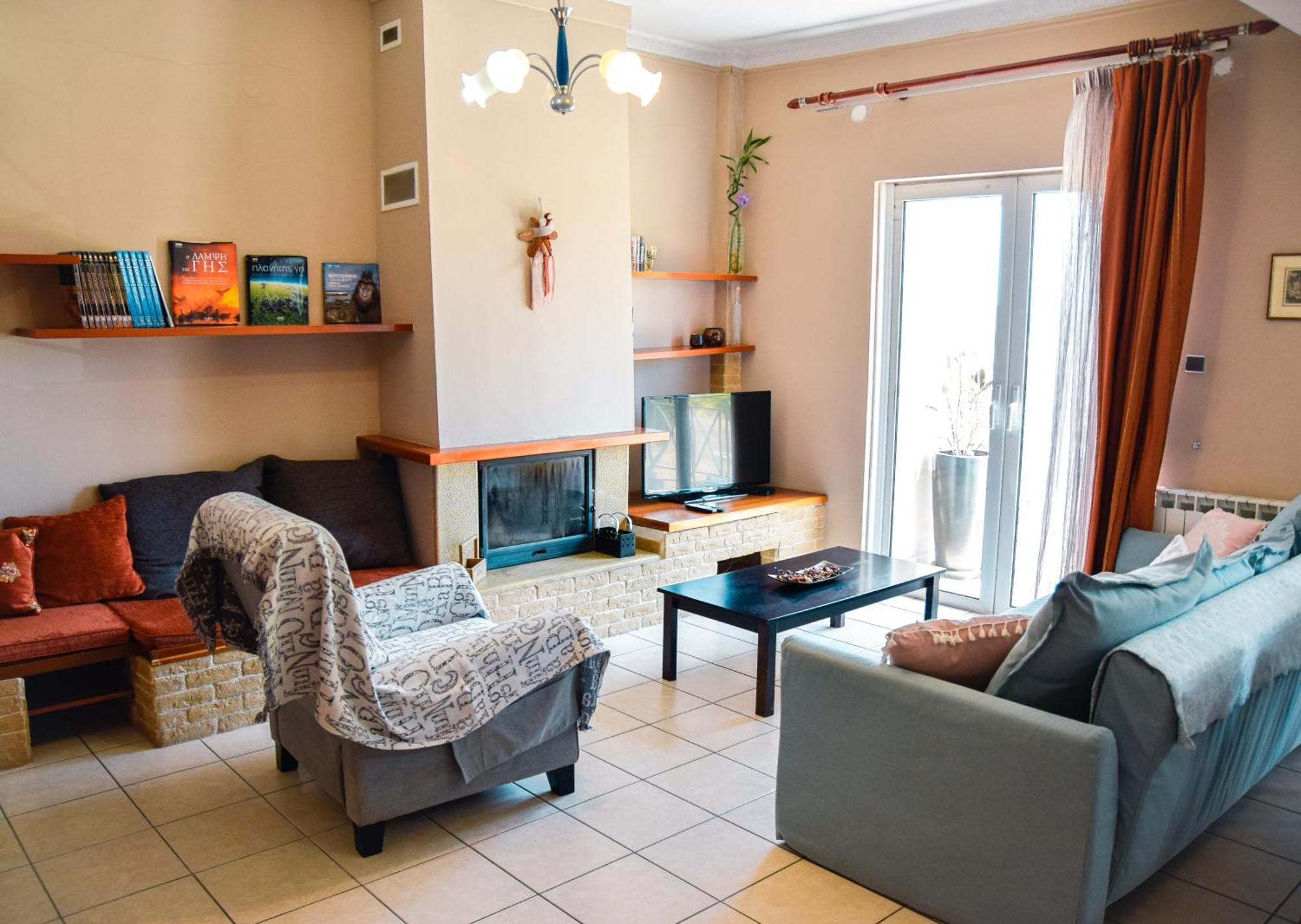 Spacious & Bright Flat With Balcony Lavrion Exterior photo